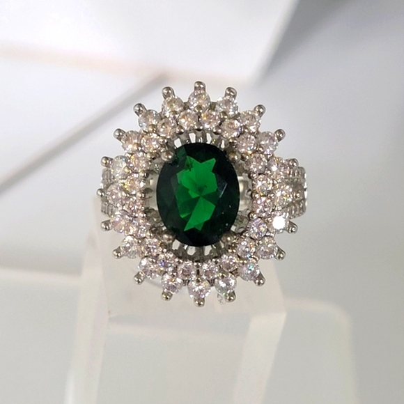 Sterling Silver Emerald Halo Cocktail Ring 💍 🥰 8 - Picture 1 of 8
